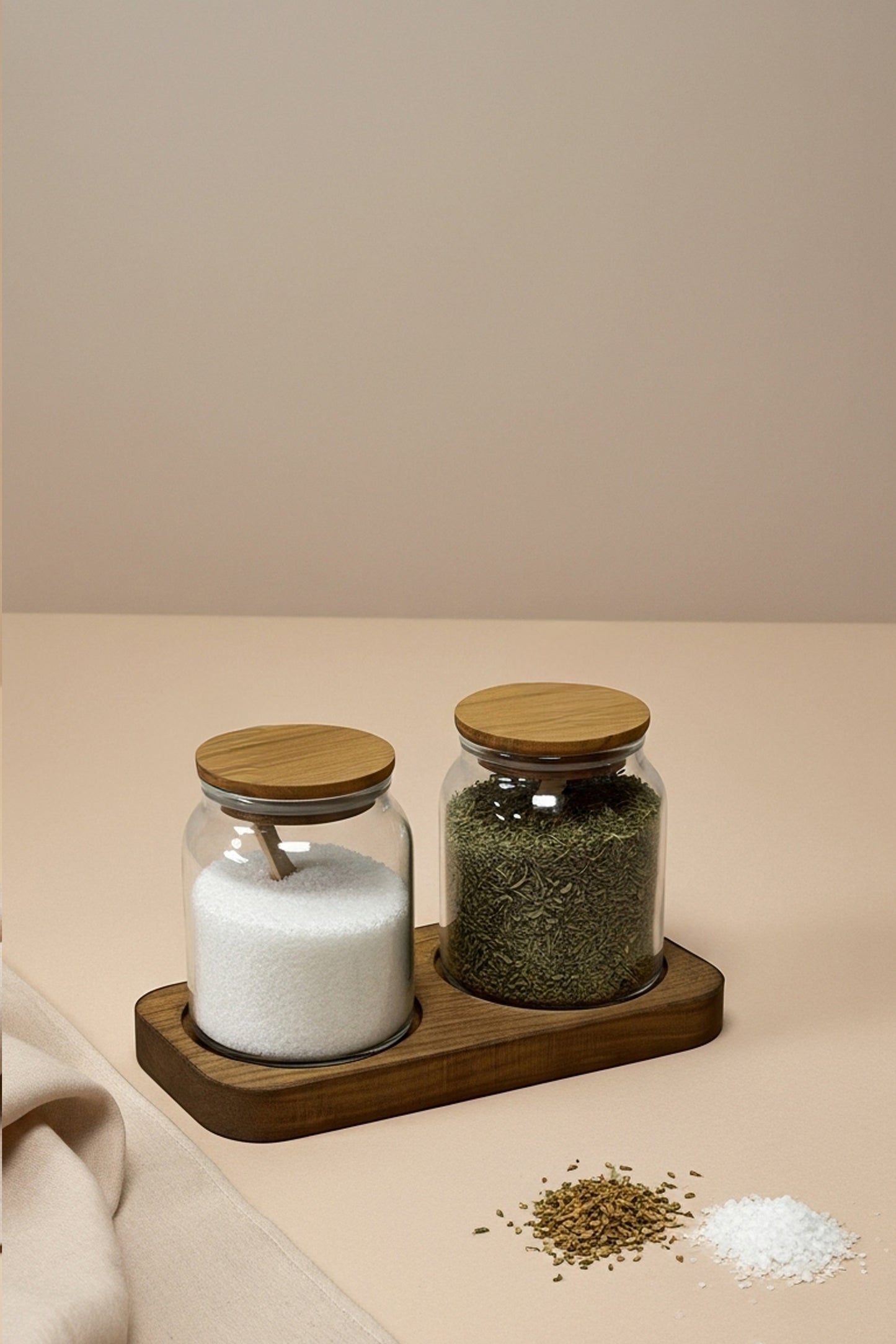 Ahşap Kapaklı Şeffaf Cam Tuz ve Karabiber Kavanozu Seti – Ahşap Standlı 2'li Set / 250 ml