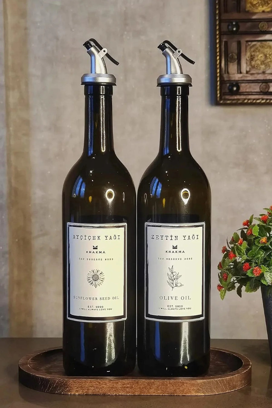 Ahşap Standlı Amber Cam 2'li Yağdanlık Seti – 750 ml Siyah Kapaklı