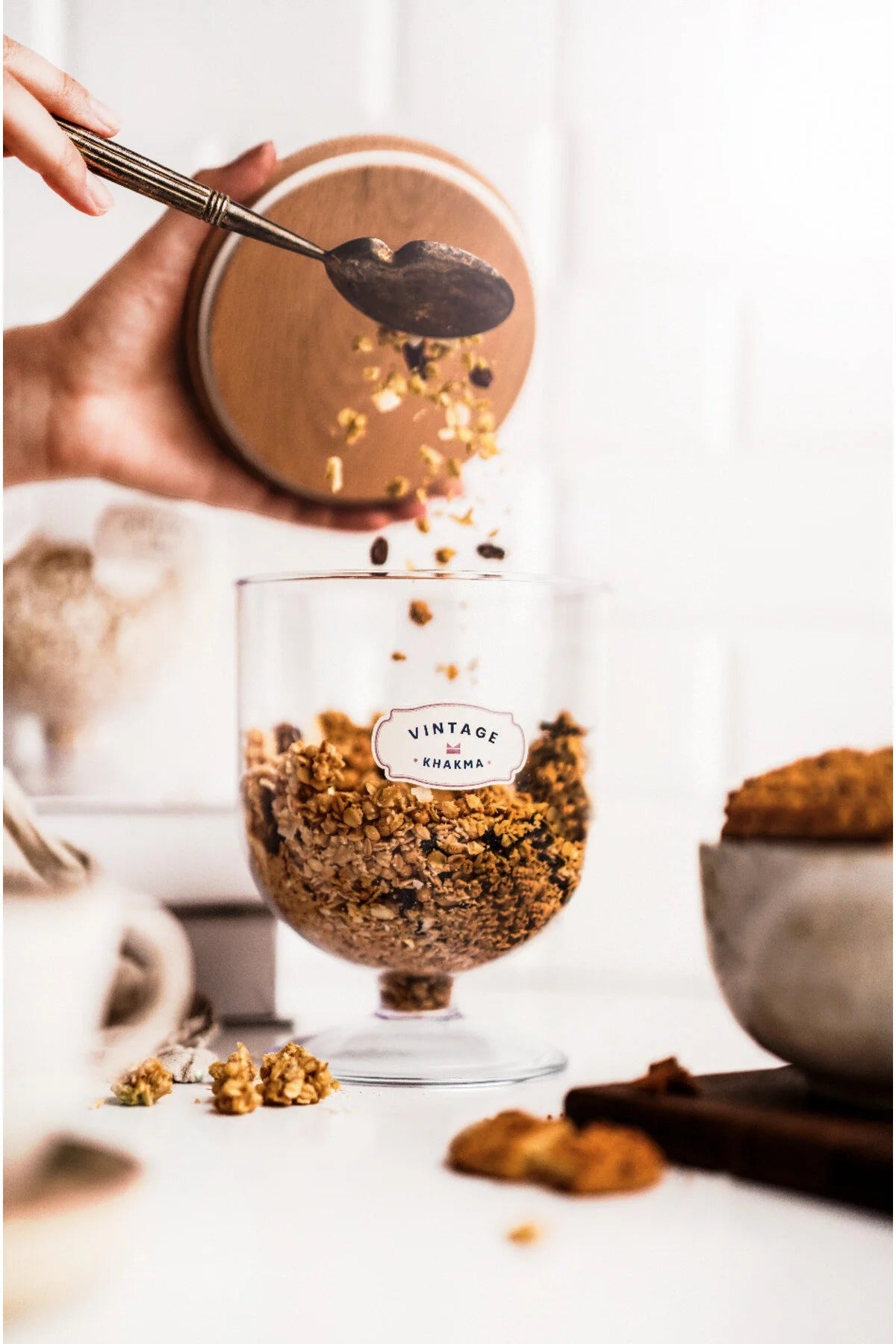 DEKORATİF 2 ADET VAKUM-AHŞAP KAPAKLI MİKA 1,5lt MISIR GEVREĞİ-YULAF-KURABİYE-KURUYEMİŞ SAKLAMA KABI