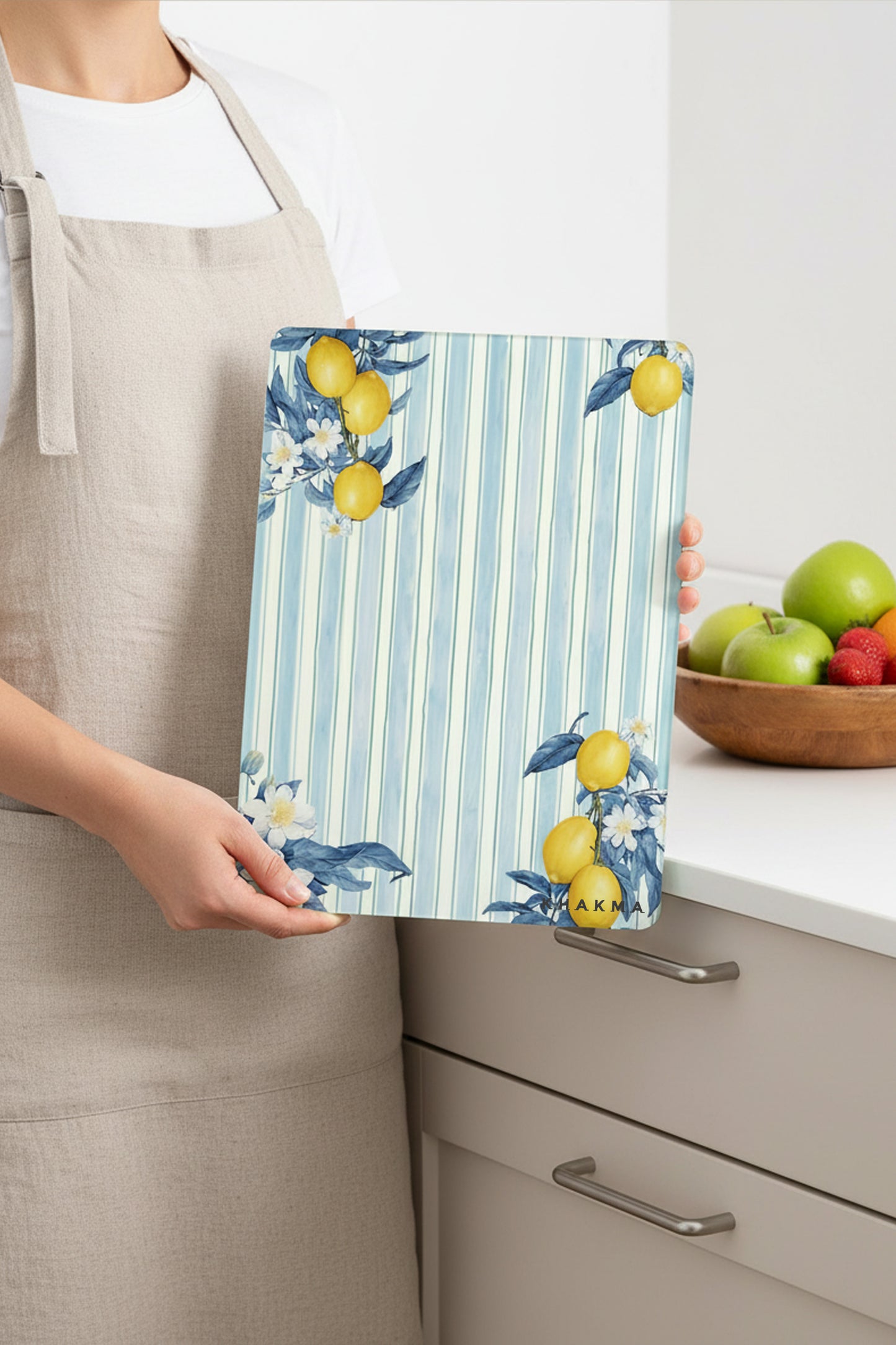 LemonStripe Cam Kesme Tahtası – 25x35 cm | Çizgili Mavi Arka Plan Limon Çiçek Desenli | Temperli Cam