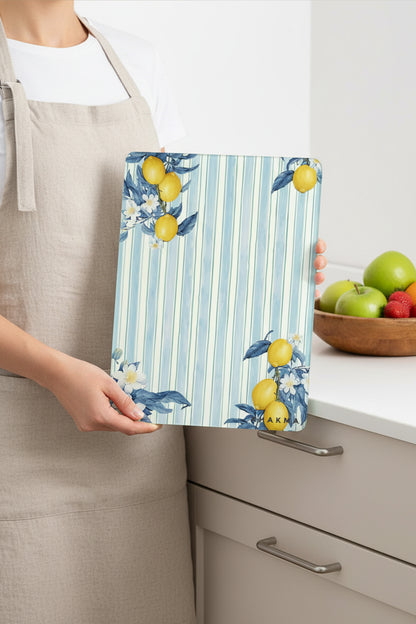 LemonStripe Cam Kesme Tahtası – 25x35 cm | Çizgili Mavi Arka Plan Limon Çiçek Desenli | Temperli Cam