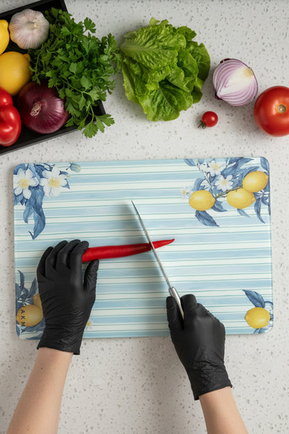 LemonStripe Cam Kesme Tahtası – 25x35 cm | Çizgili Mavi Arka Plan Limon Çiçek Desenli | Temperli Cam
