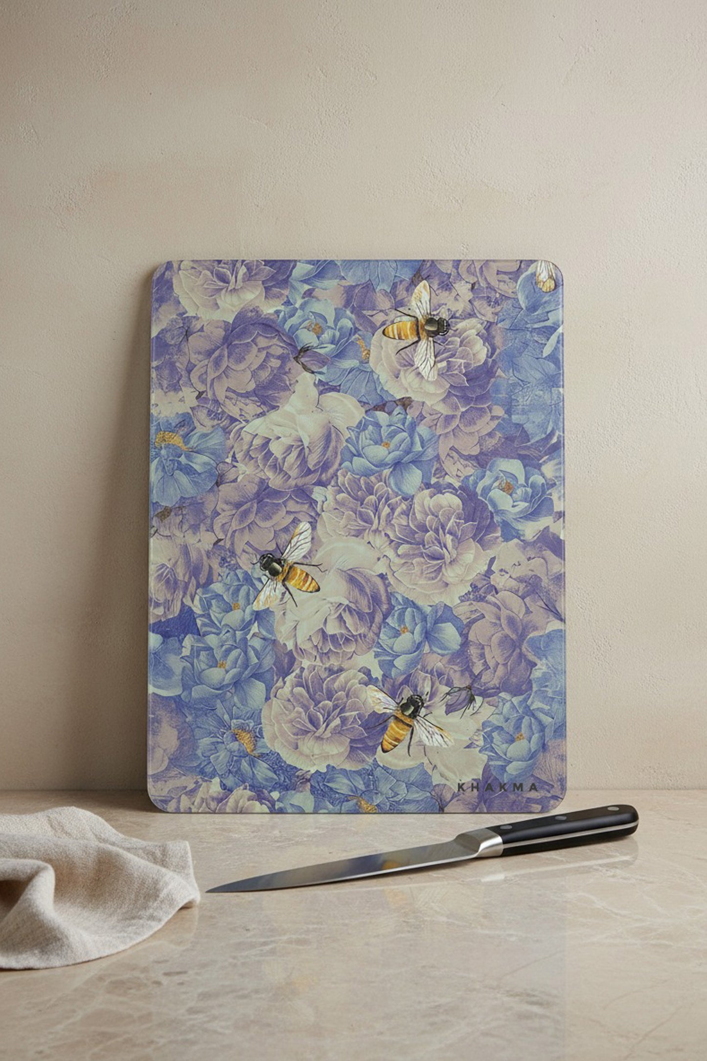 VioletGarden Cam Kesme Tahtası – 25x35 cm | Mor Çiçek Desenli | Arılı Tasarım |Temperli Cam