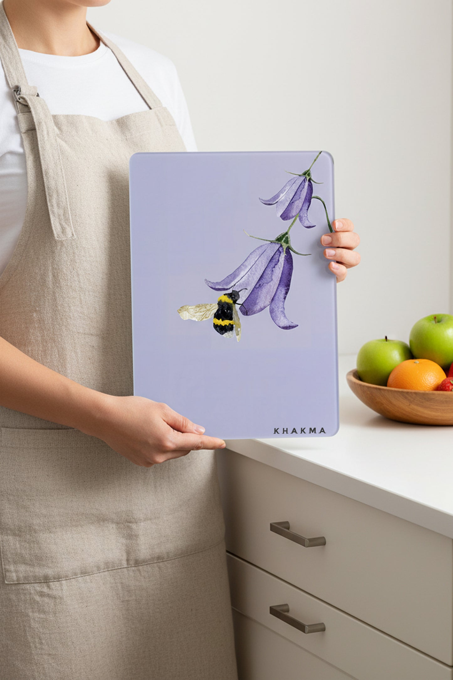 BeeBlossom Cam Kesme Tahtası – 25x35 cm | Minimal Arı & Çiçek Desenli | Temperli Cam