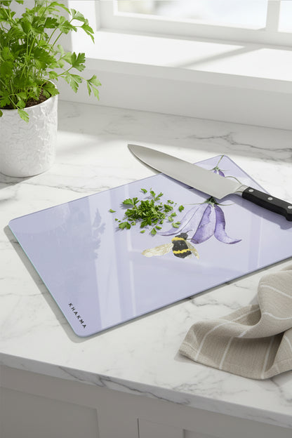 BeeBlossom Cam Kesme Tahtası – 25x35 cm | Minimal Arı & Çiçek Desenli | Temperli Cam