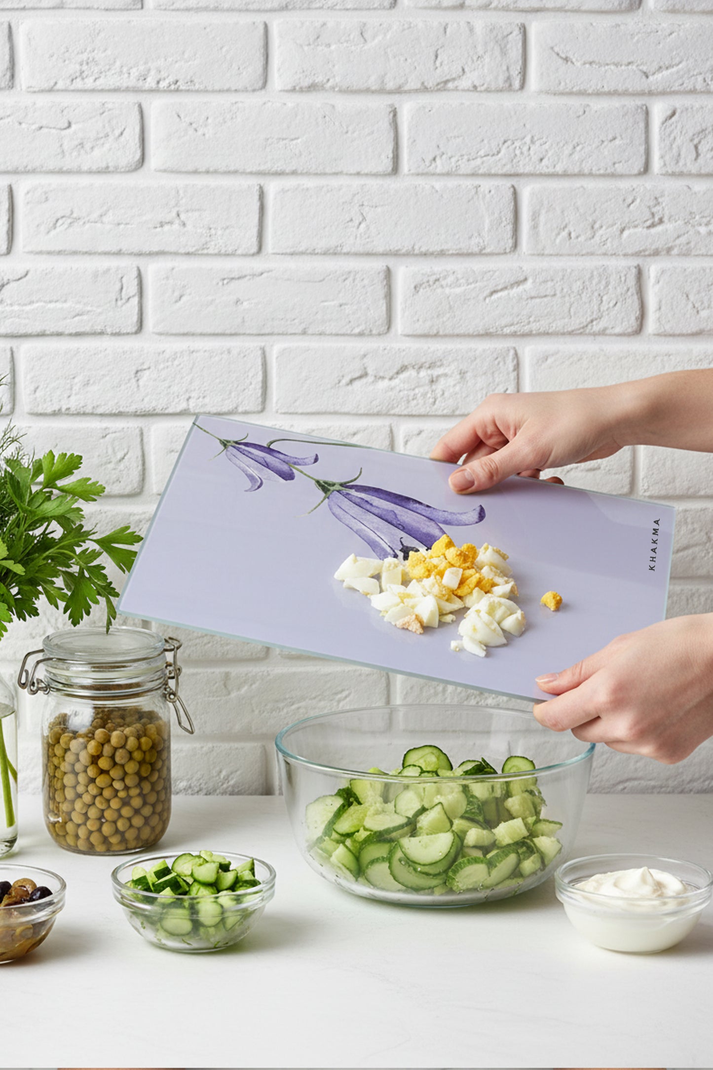 BeeBlossom Cam Kesme Tahtası – 25x35 cm | Minimal Arı & Çiçek Desenli | Temperli Cam