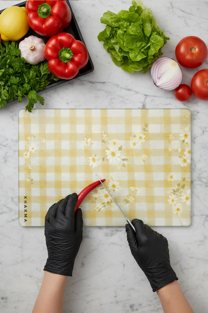 FloralMood Cam Kesme Tahtası – 25x35 cm | Sarı Ekose & Papatya Desenli | Temperli Cam