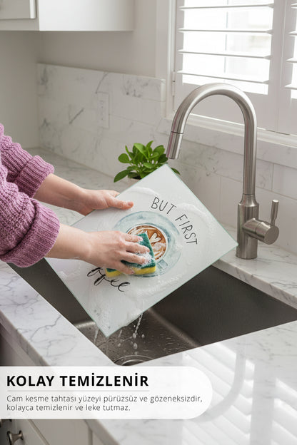 CoffeeMood Cam Kesme Tahtası – 25x35 cm | "But First Coffee" Tasarımlı Temperli Cam