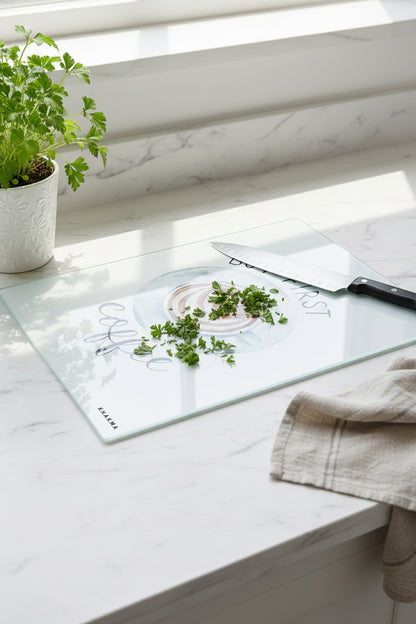 CoffeeMood Cam Kesme Tahtası – 25x35 cm | "But First Coffee" Tasarımlı Temperli Cam