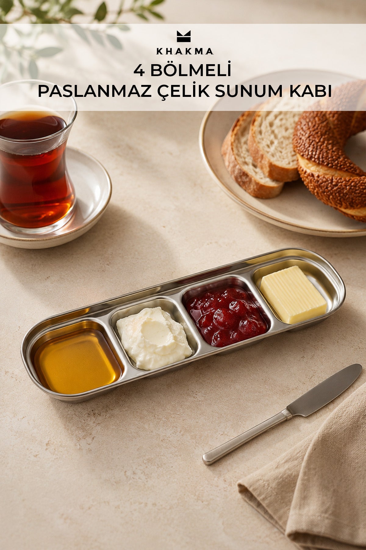 Kahvaltıda bal, krem peynir, reçel ve tereyağı sunulan gümüş renkli sunum kabı