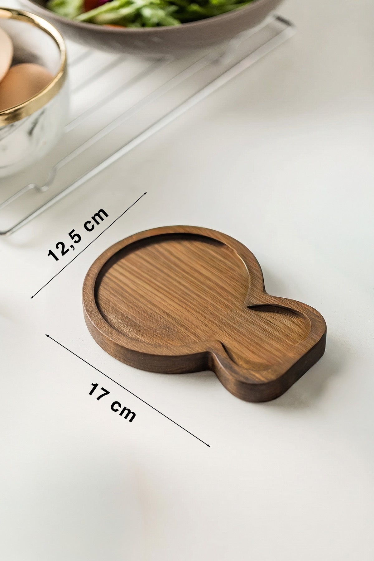Ahşap kaşıklık ölçüleri: 12,5 cm genişlik, 17 cm uzunluk