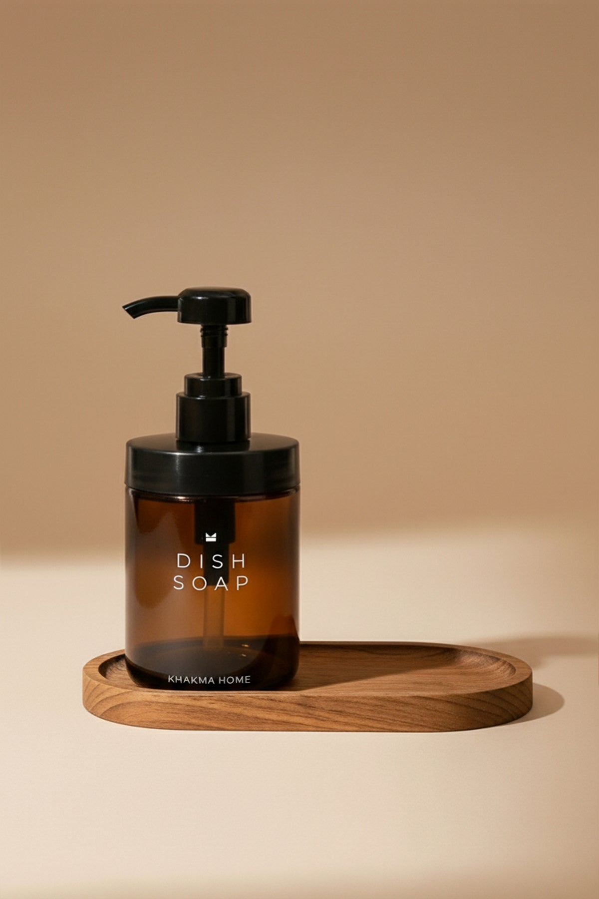 Oval ahşap stand üzerinde Dish Soap yazılı 250 ml amber cam sabunluk