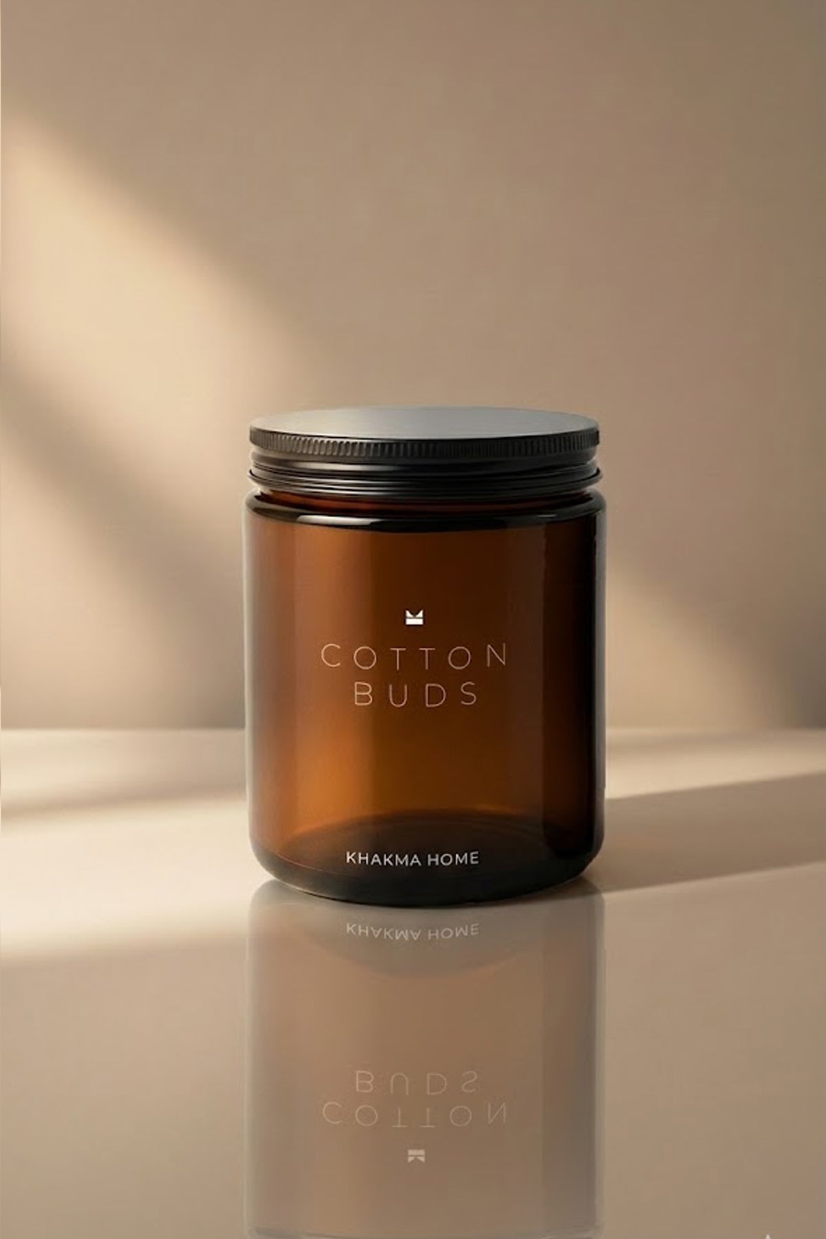 Bej zeminde siyah kapaklı boş amber cam Cotton Buds kavanozu