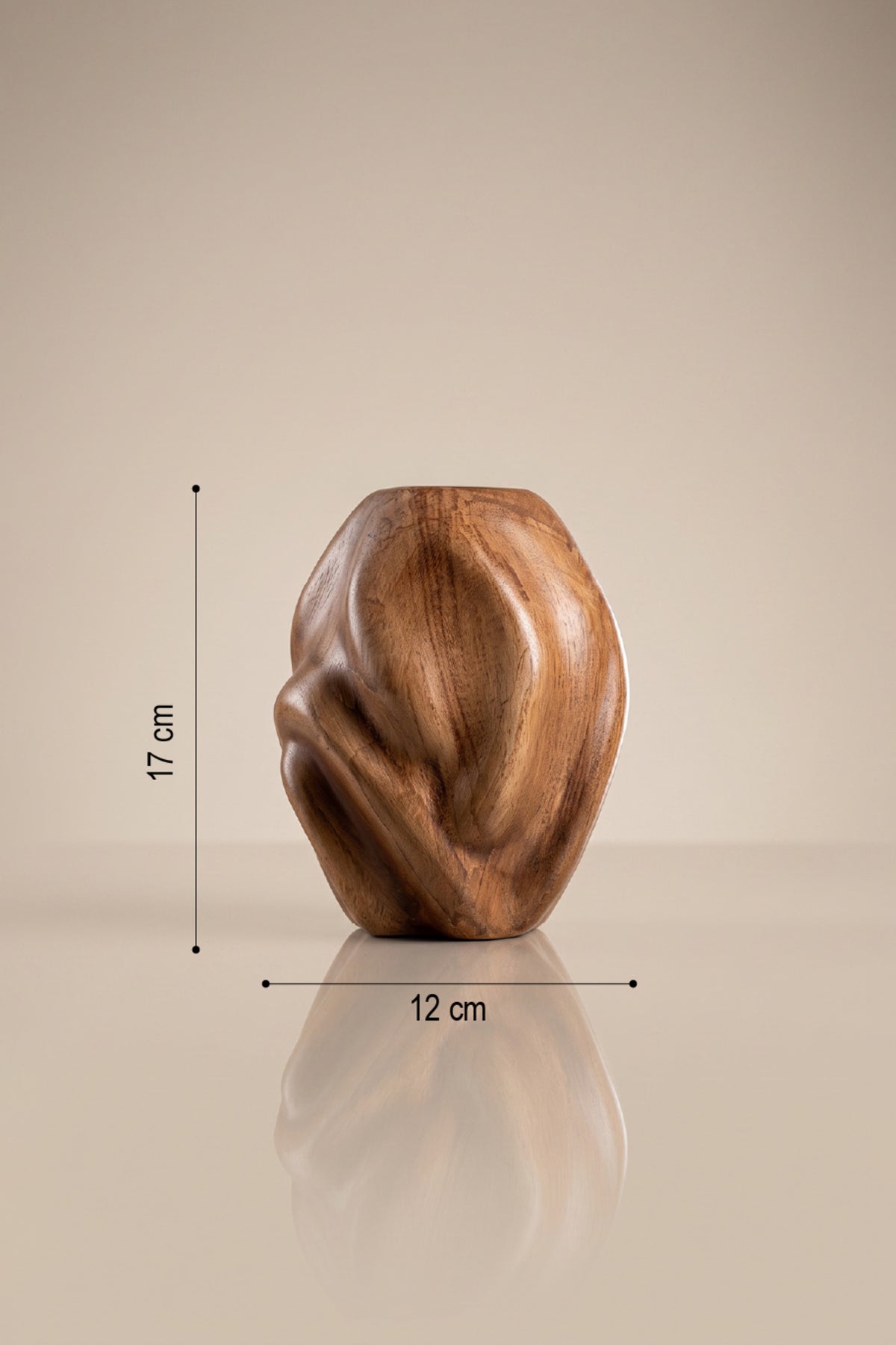 Kahverengi dalgalı vazo, 17 cm yükseklik ve 12 cm genişlik ölçüleriyle