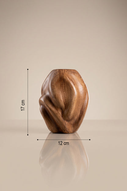Kahverengi dalgalı vazo, 17 cm yükseklik ve 12 cm genişlik ölçüleriyle