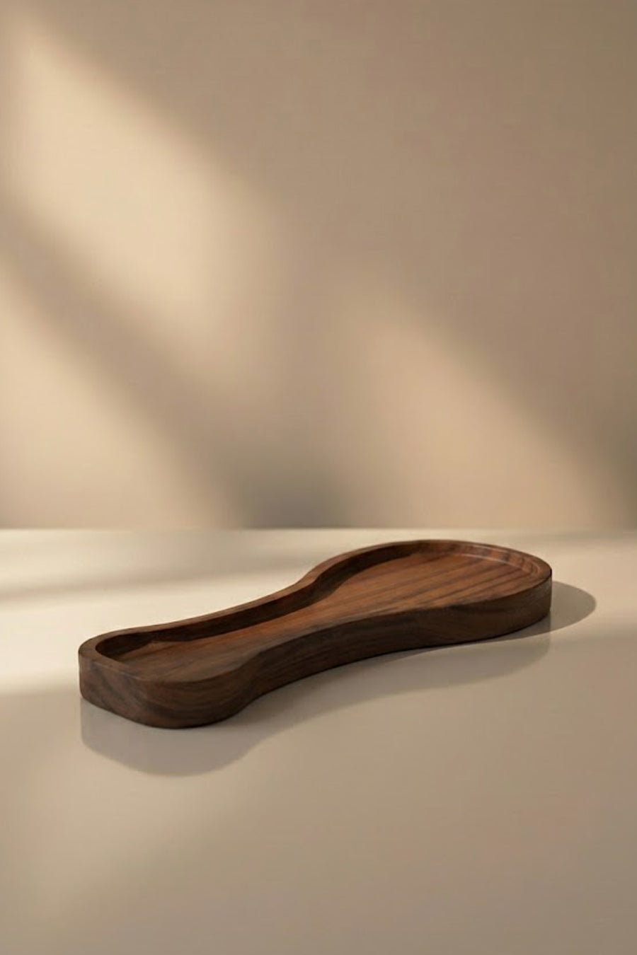 Doğal Ahşap Kaşık ve Kepçe Altlığı – 23x9x2 cm, Koyu Ahşap Tezgâh Üstü