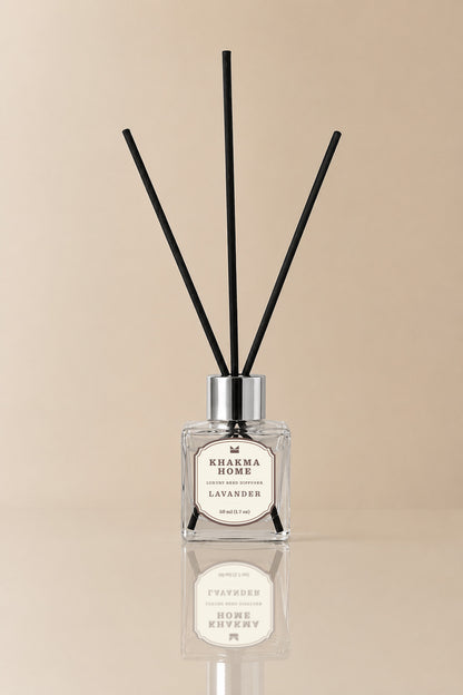 Siyah bambu çubuklu 50 ml lavanta oda kokusu, gümüş kapaklı kare cam şişe