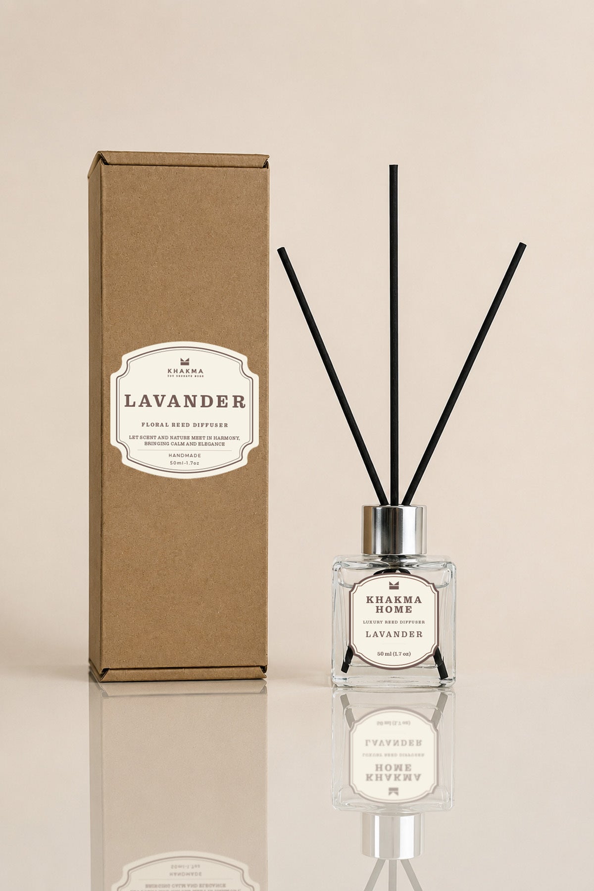 Lavender etiketli kraft kutusunun önünde 50 ml çubuklu oda kokusu