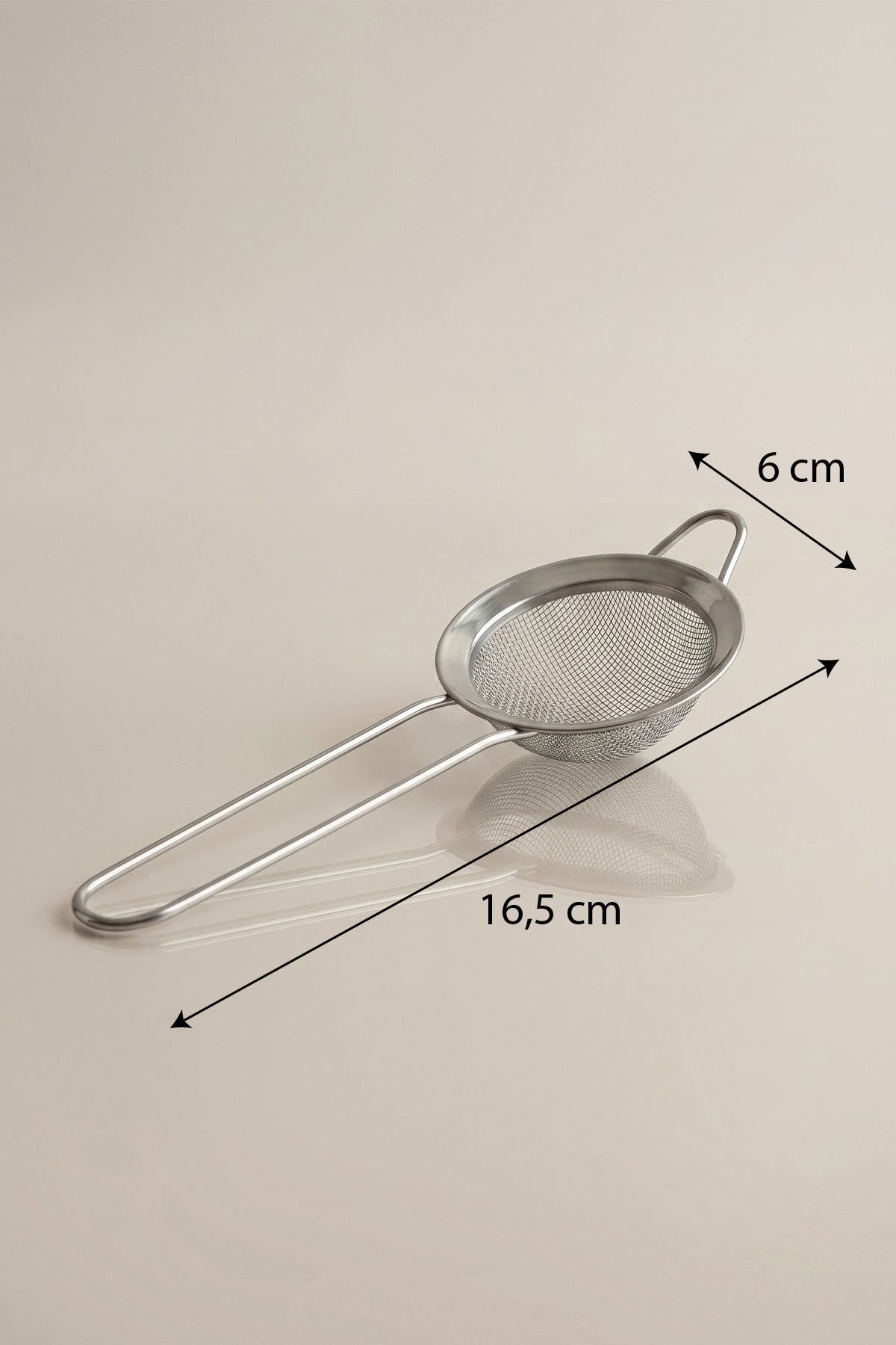 Çay süzgeci ölçüleri: 6 cm hazne çapı, 16,5 cm toplam uzunluk