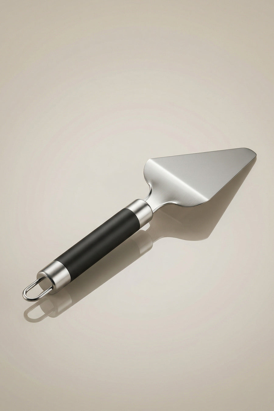 Paslanmaz Çelik Pasta Servis Spatulası – Üçgen Uçlu, 25 cm Siyah Saplı