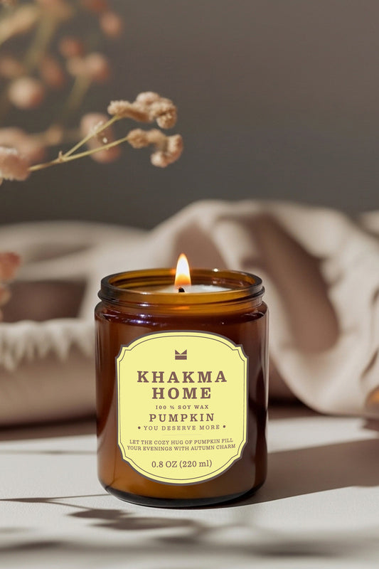 Yanan Pumpkin balkabağı kokulu soya mum, sarı etiketli amber cam kavanozda