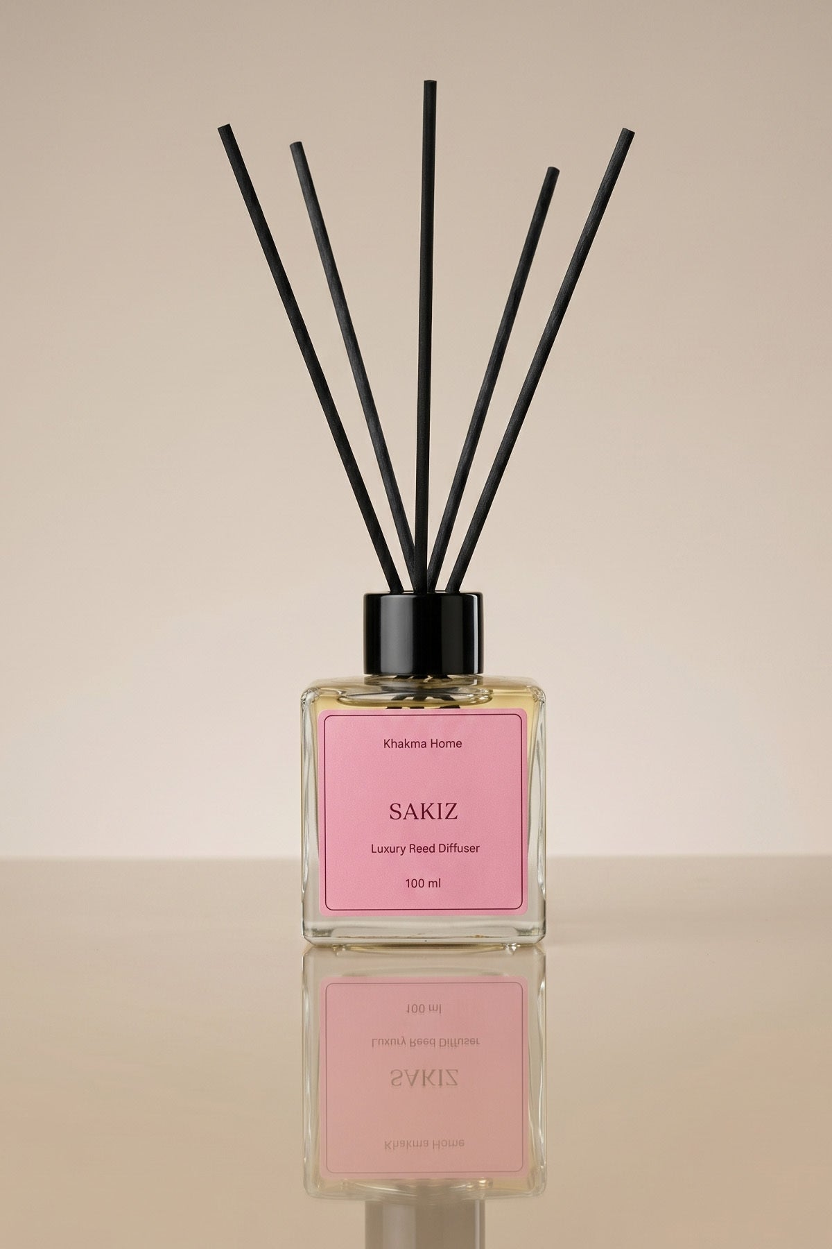 Pembe etiketli 100 ml sakız kokulu bambu çubuklu oda kokusu, kare cam şişe