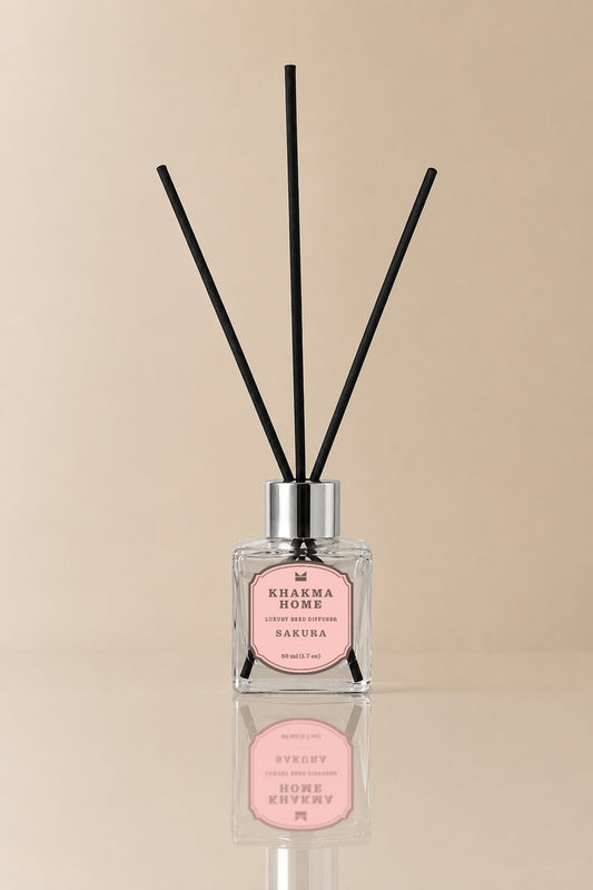 Bej fonda üç siyah çubuklu 50 ml Sakura oda kokusu kare cam şişede