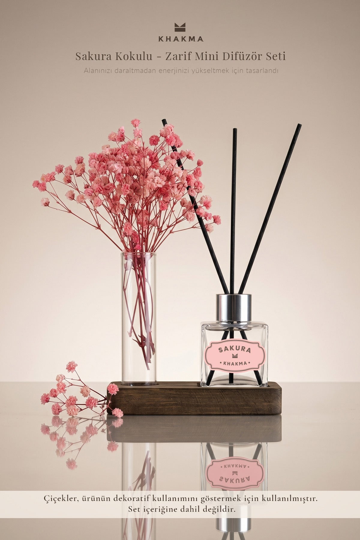 Pembe kuru çiçekli cam tüp ve ahşap standlı Sakura difüzör tanıtım görseli