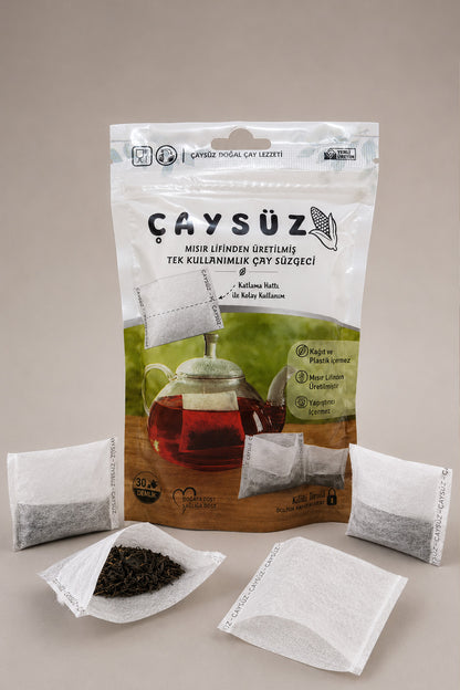 Çaysüz tek kullanımlık çay süzgeci paketi, önünde çay dolu ve boş filtreler