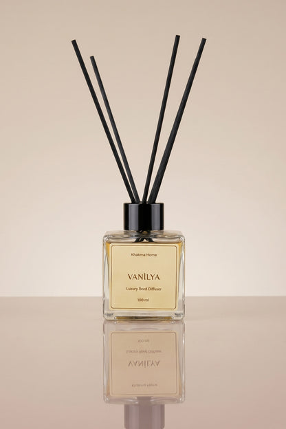 Siyah bambu çubuklu 100 ml Vanilya oda kokusu, siyah kapaklı kare cam şişe