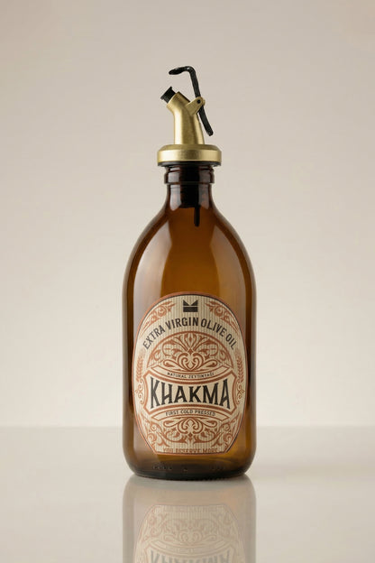 Vintage etiketli amber cam yağdanlığın kapağı açık damlatmaz başlığı