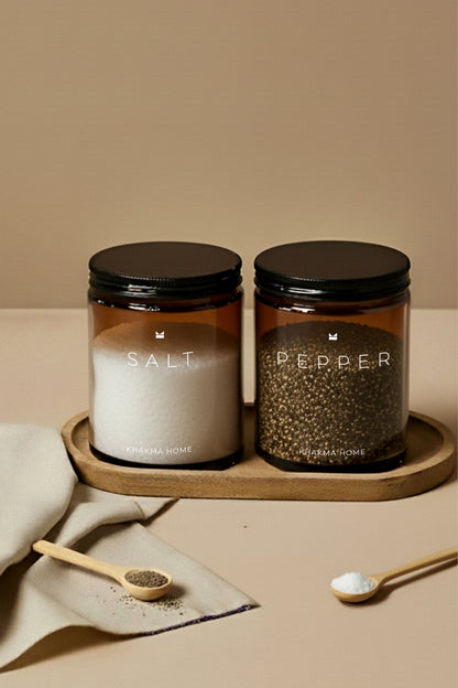 Ahşap Standlı Amber Cam Tuz ve Karabiber Kavanozu Seti – Salt & Pepper Yazılı – 2'li Set / 250 ml